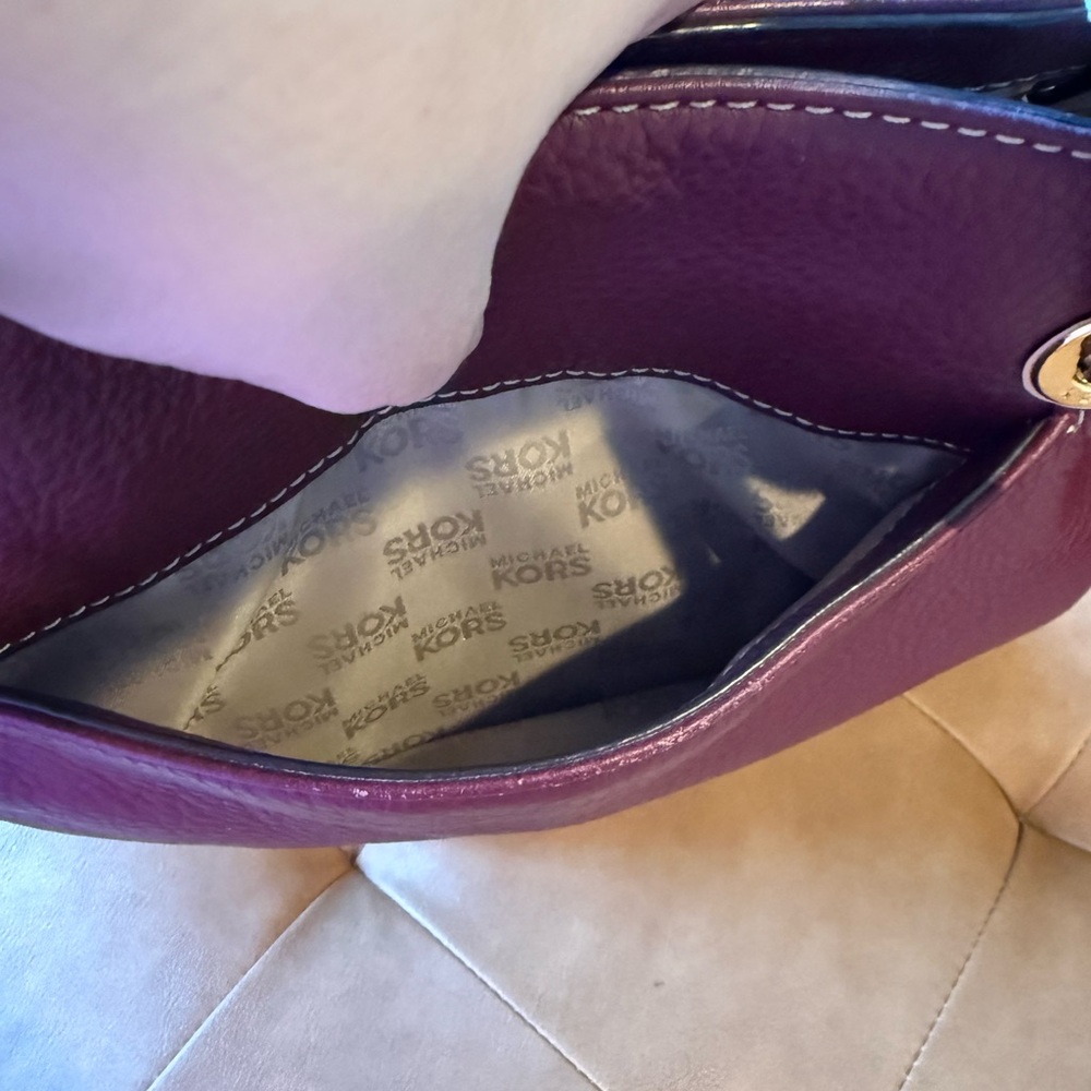 Michael Kors burgundy shoulder bag - Picture 3 of 12